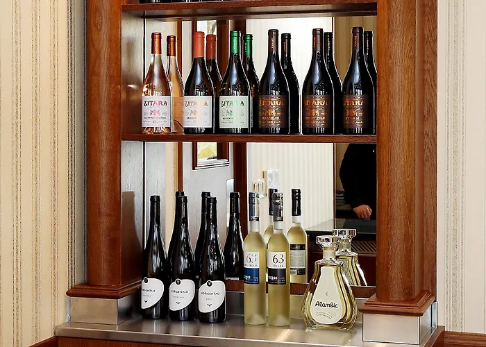 Coop, Ξενοδοχείο