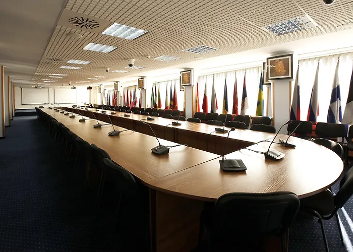 Coop, Ξενοδοχείο