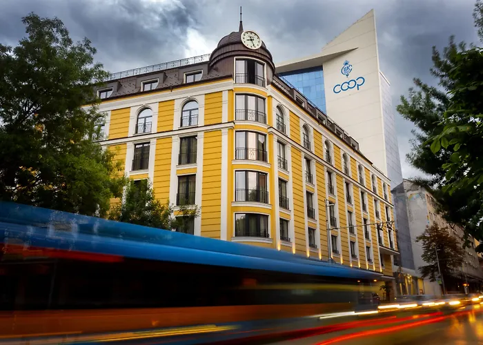 Coop, Ξενοδοχείο