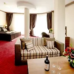 Coop, Hotel