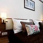 Coop, Hotel
