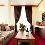 Coop, Hotel