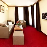 Coop, Hotel