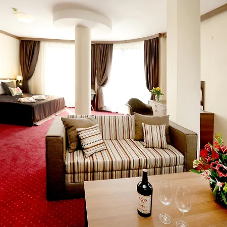 Coop, Hotel