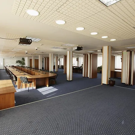 Coop, Hotel
